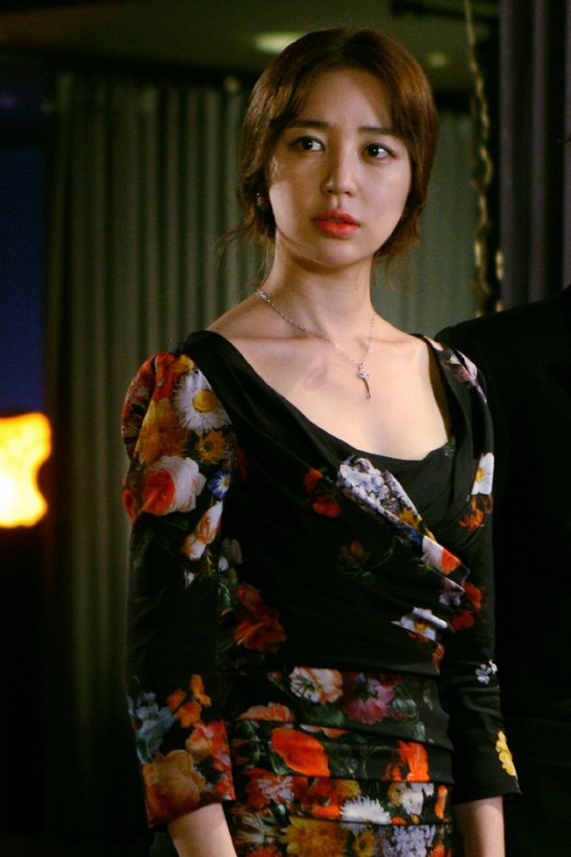 Yoon Eun Hye diện toàn hàng hiệu "đỉnh" trong phim mới 9