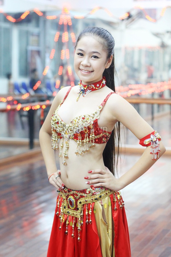 hoang-thuy-linh-belly-dancer-15-tuoi-cuc-tai-nang