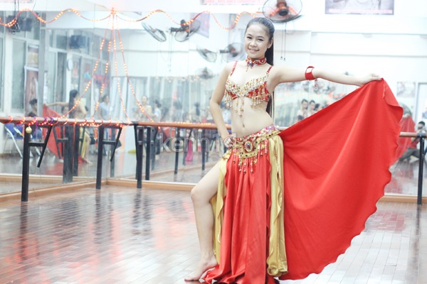 hoang-thuy-linh-belly-dancer-15-tuoi-cuc-tai-nang