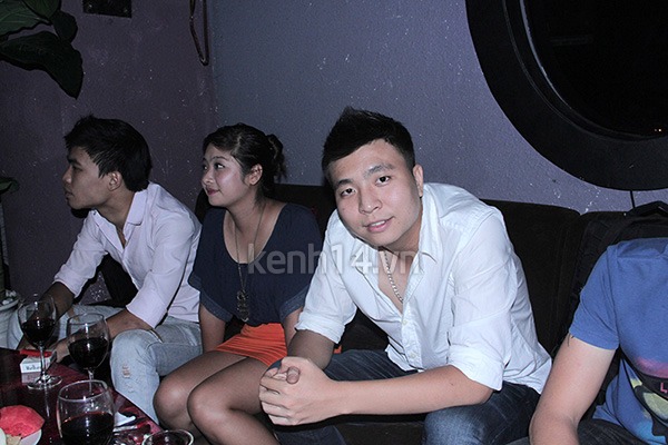 mac-scandal-andrea-va-baggio-van-mi-nhau-chon-dong-nguoi