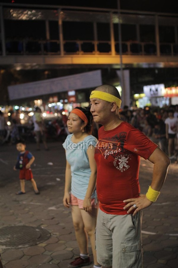 Giới trẻ H&agrave; Nội nhảy flashmob g&acirc;y &ldquo;n&aacute;o loạn&rdquo; đường phố