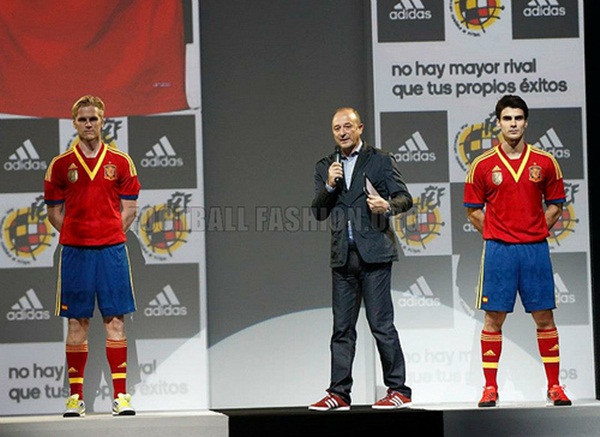 ĐTQG Tây Ban Nha ra mắt mẫu áo đấu mới cực chất 2