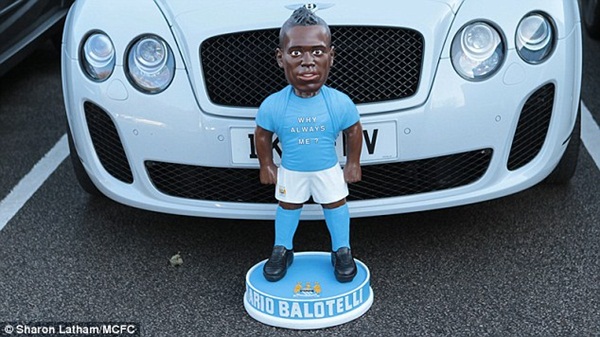 Balotelli "fake" làm náo loạn thành Manchester 6