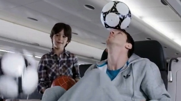Messi và sao bóng rổ tranh nhau "làm xiếc" trên máy bay 1