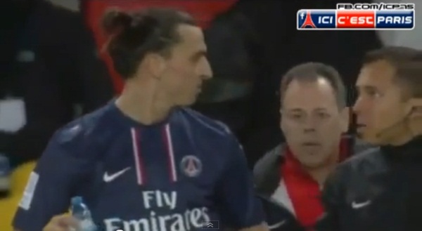 Trợ lý trọng tài giằng chai nước từ miệng Ibrahimovic 3