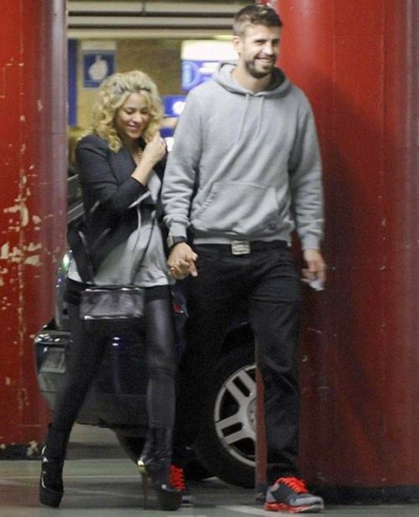  Pique đưa b&agrave; bầu Shakira đi xem si&ecirc;u phẩm Skyfall 1