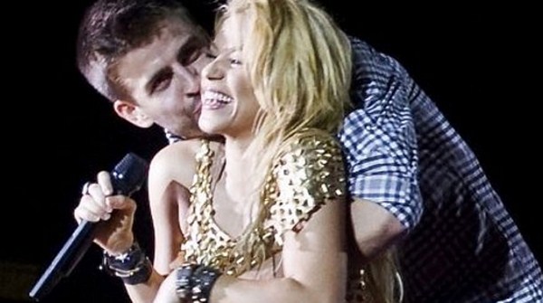  Pique đưa b&agrave; bầu Shakira đi xem si&ecirc;u phẩm Skyfall 5