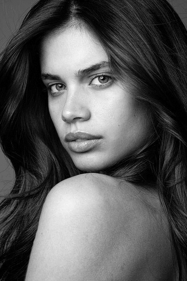 Ngỡ ngàng trước vẻ đẹp của “Irina Shayk Bồ Đào Nha” 1