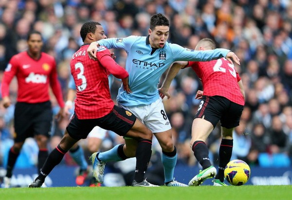 Chấm điểm derby Manchester: Người hùng Robin Van Persie 6