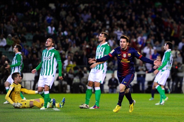 Betis &ndash; Barca: Messi ph&aacute; kỷ lục 1