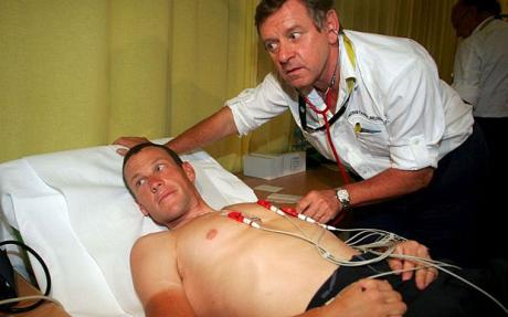 lance-armstrong-doi-dien-voi-scandal-doping