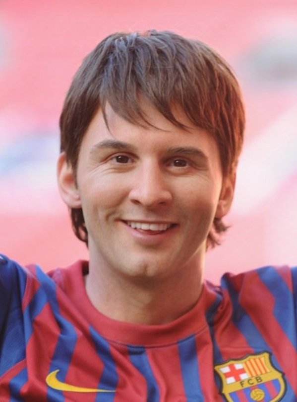 lionel-messi-bo-camp-nou-den-wembley