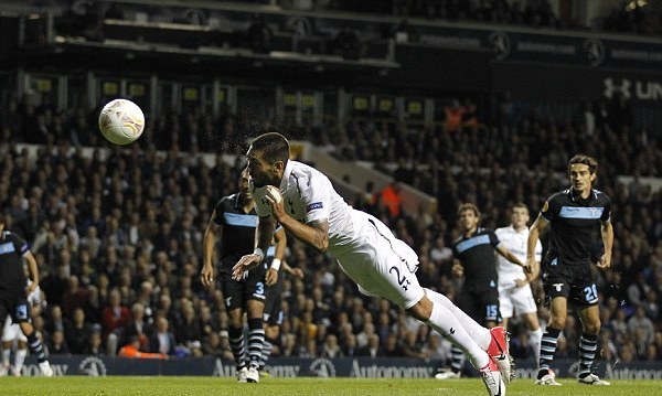 fan-lazio-bi-to-si-nhuc-cau-thu-tottenham