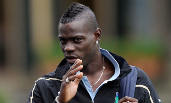 balotelli-tu-vi-minh-voi-sieu-sao-nhac-rock