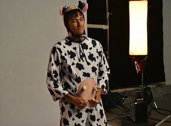 neymar-sot-sang-chuan-bi-cho-le-halloween