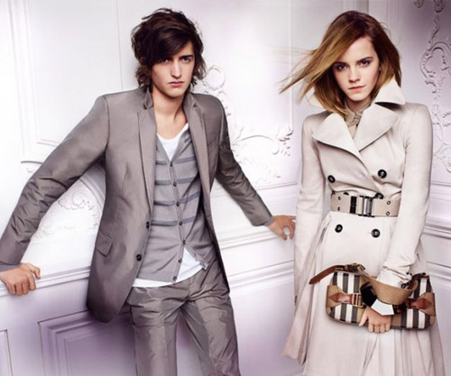 Emma Watson gợi cảm cùng Burberry