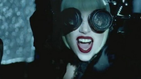Lady GaGa khoe cơ thể trong MV mới ra lò 
