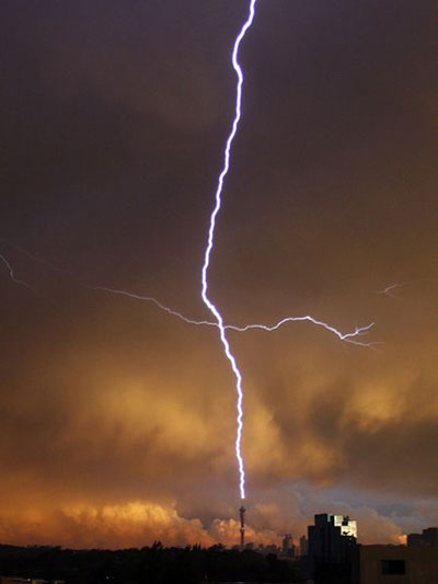 1010201009cloudtogroundlightning.jpg