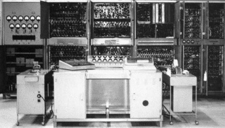 Hình ảnh tuyệt vời về dàn máy tính đầu tiên trên thế giới