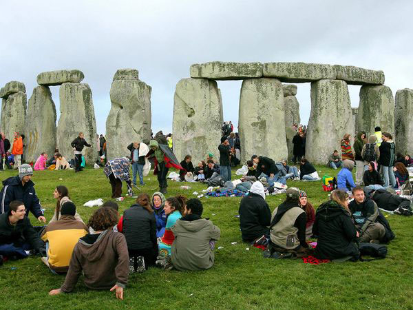 23f2101201105Stonehenge.jpg