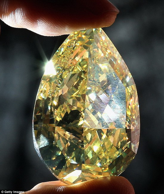 Chiêm ngưỡng viên kim cương vàng đẹp nhất thế giới