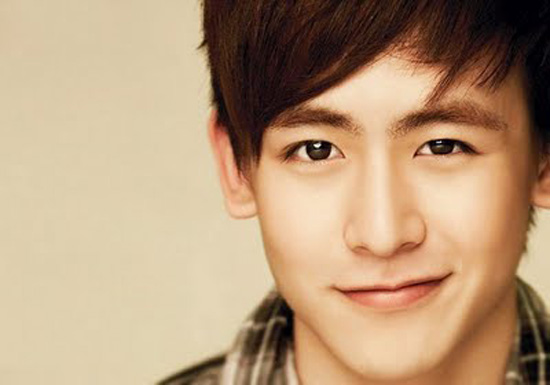 110402star1nickhun1.jpg