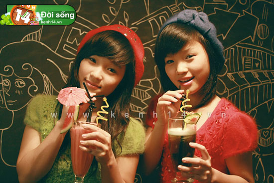 Làm quen với hai chị em sinh đôi siêu... cute