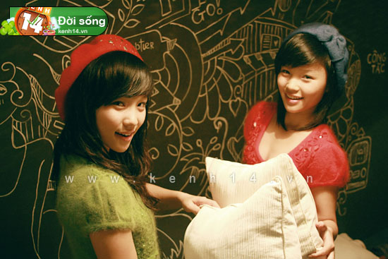 Làm quen với hai chị em sinh đôi siêu... cute