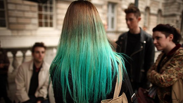 Bạn muốn tóc của mình thể hiện được phong cách riêng biệt của bạn? Hãy thử với tóc hóa xanh để tạo ấn tượng mạnh mẽ và thú vị. Tìm hiểu thêm về kiểu tóc này thông qua hình ảnh liên quan và cảm nhận sự độc đáo của nó.