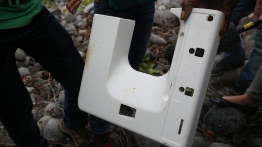 Mảnh nhựa được ông Bruno tìm thấy. Ảnh: SMH Mảnh nhựa được ông Bruno tìm thấy. Ảnh: SMH