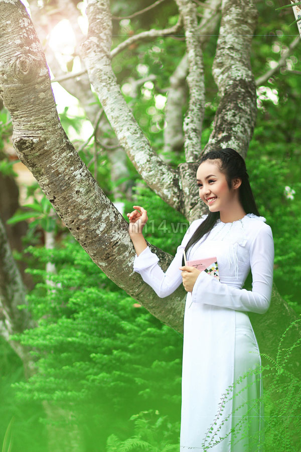 bao-tran-tinh-khoi-trong-ta-ao-dai-trang