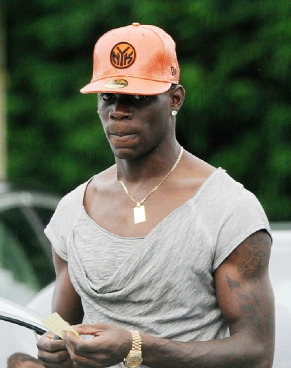 bad-boy-balotelli-bong-nhien-muon-noi-lai-tinh-cu