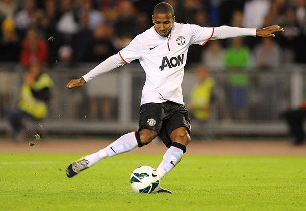 ashley-young-tro-lai-tiep-suc-cho-man-utd