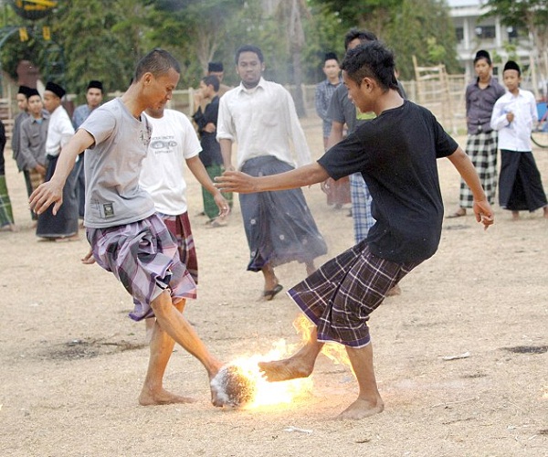 mon-bong-da-lua-cuc-mao-hiem-tai-indonesia