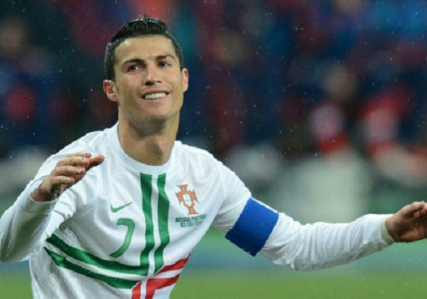 Báo chí Bồ đồng loạt "tấn công" Ronaldo