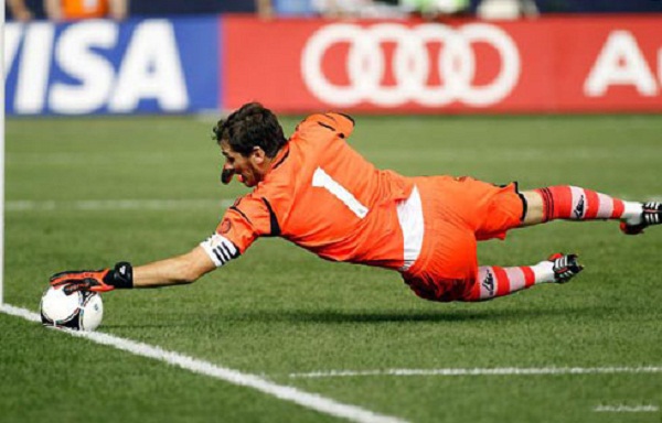 Casillas sốc khi Barca có video về Pepe