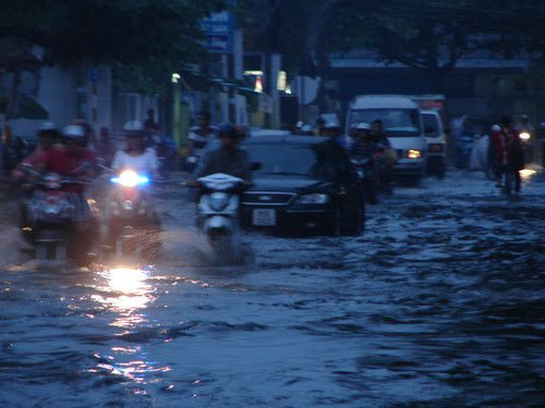 anh-huong-bao-so-5-ha-noi-dong-lon-tu-4h-chieu