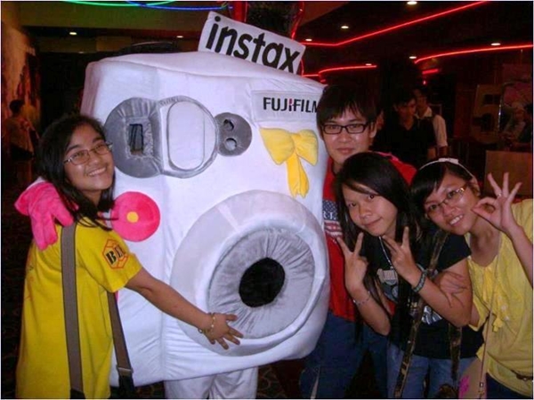 instax-cam-tay-trao-luu-chup-anh-moi-cua-teen-viet