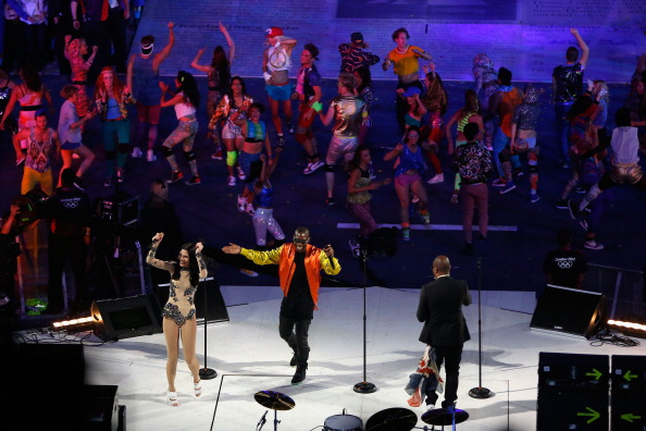 spice-girls-hat-cuc-sung-o-le-be-mac-olympic-2012