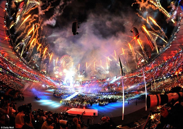 spice-girls-hat-cuc-sung-o-le-be-mac-olympic-2012 spice-girls-hat-cuc-sung-o-le-be-mac-olympic-2012