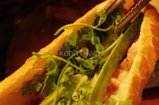 kham-pha-thien-duong-banh-mi-heo-quay-o-sai-gon