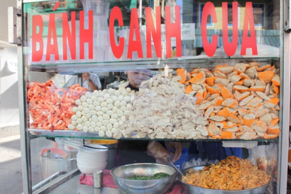 banh-canh-cua-sieu-ngon-o-khu-cho-tan-dinh