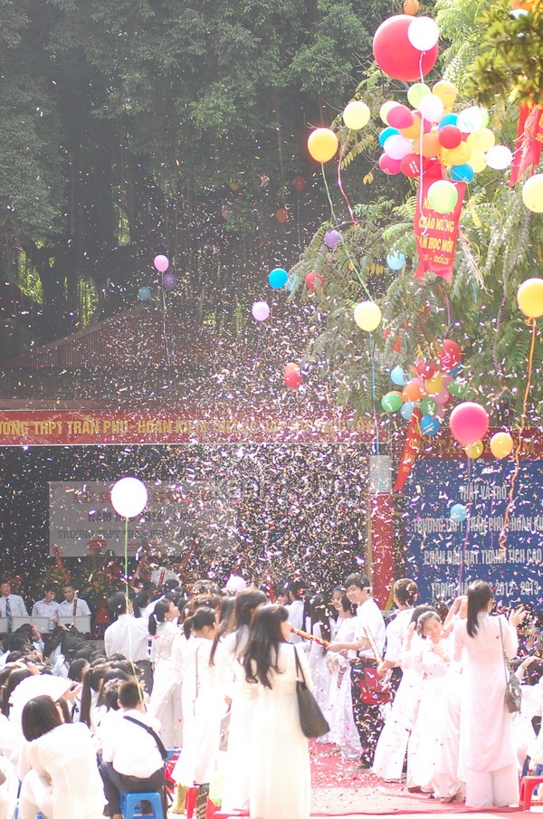 cac-truong-thpt-tai-ha-noi-ron-ra-ngay-khai-truong