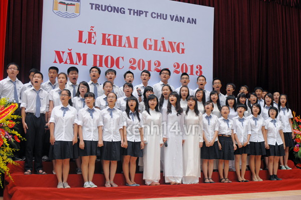 teen-chu-van-an-khai-giang-trong-tiet-troi-cuc-dep