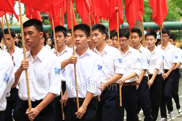 cac-truong-thpt-tai-ha-noi-ron-ra-ngay-khai-truong