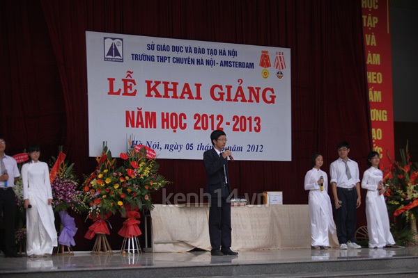 cac-truong-thpt-tai-ha-noi-ron-ra-ngay-khai-truong