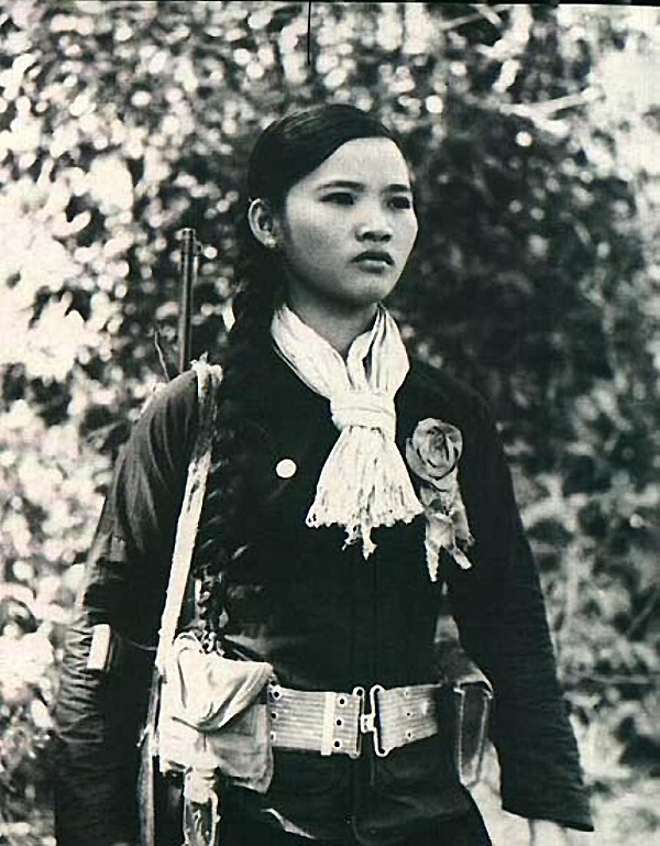 Vẻ đẹp bất khuất của phụ nữ Việt Nam thời chiến