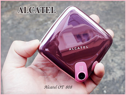 Alcatel OT - 808: Cô tiểu thư điệu đà