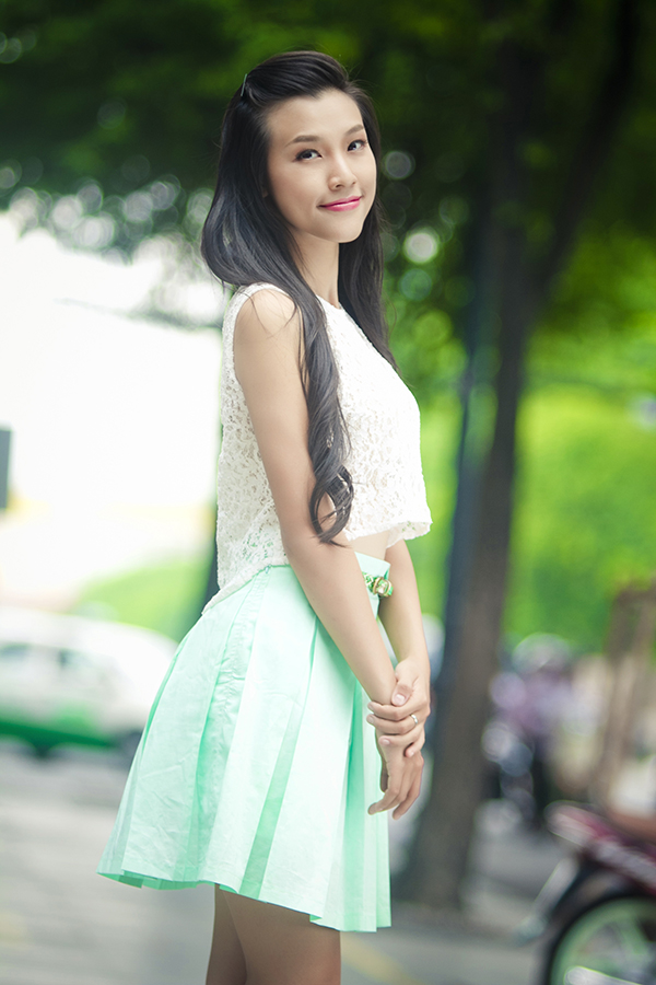 hoang-oanh-diu-dang-ngay-giao-mua-cung-mint-boutique