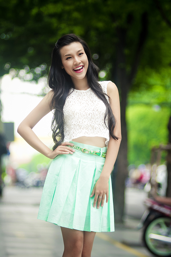 hoang-oanh-diu-dang-ngay-giao-mua-cung-mint-boutique